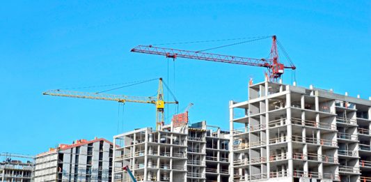 Funcas, pronostica bajadas del 20% en inversión construcción